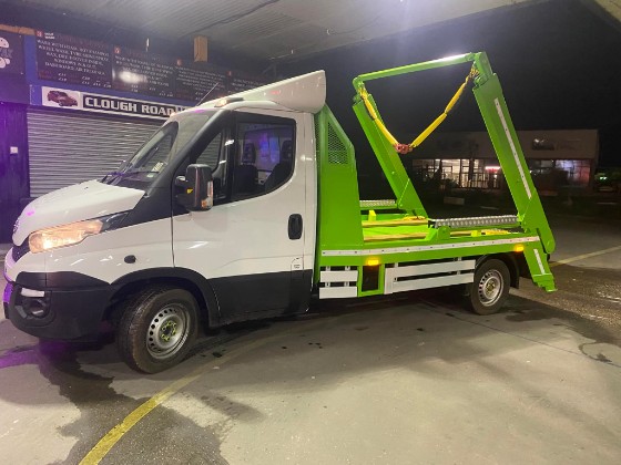 mini skip loader 